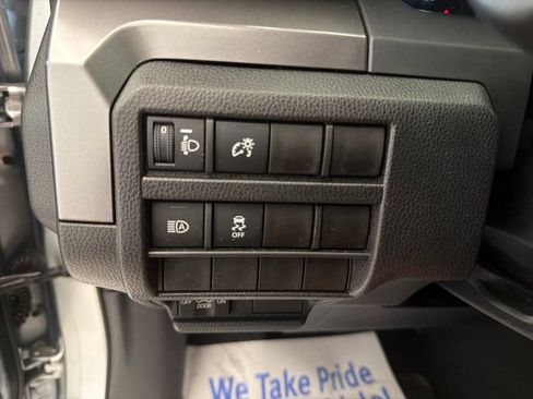 Certified 2025 Toyota Tacoma SR5 AWD/4WD image 17