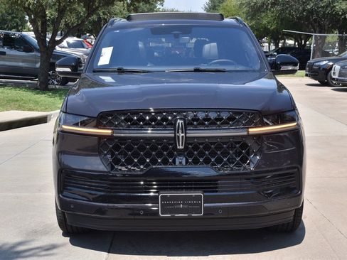 New 2025 Lincoln Navigator Reserve w/ Jet Appearance Package image 2