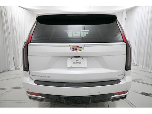 Used 2023 Cadillac Escalade Premium Luxury image 6