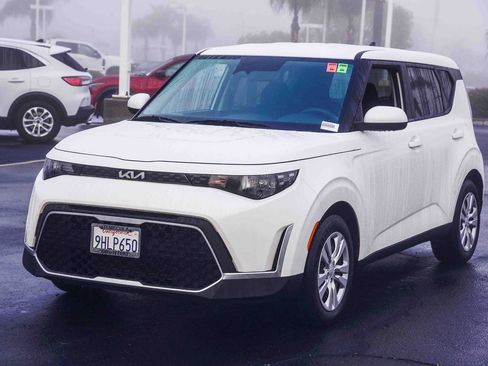 Used 2023 Kia Soul LX image 3