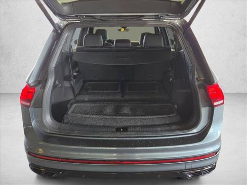 Used 2022 Volkswagen Tiguan SE R-Line FWD image 17