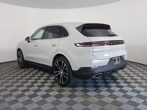 Used 2025 Porsche Cayenne image 3