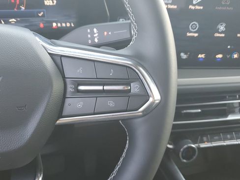 Used 2025 Chevrolet Traverse LT image 34