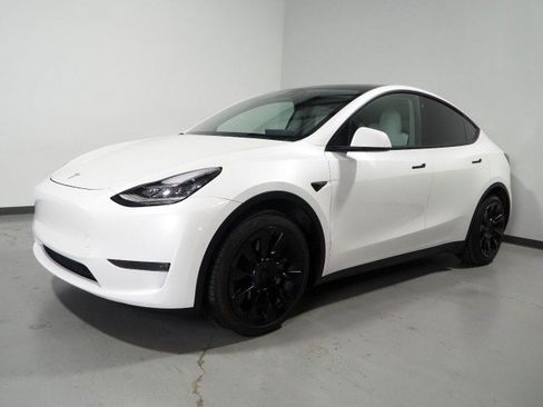 Used 2021 Tesla Model Y Long Range AWD/4WD image 11