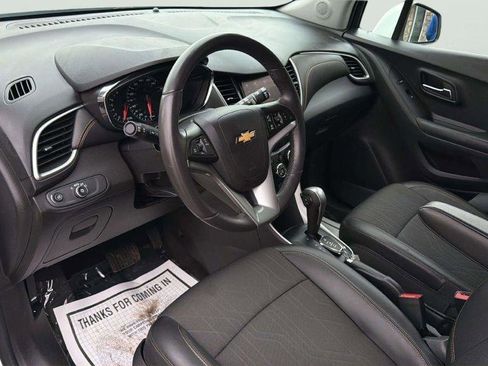 Used 2022 Chevrolet Trax LT w/ LT Convenience Package image 18