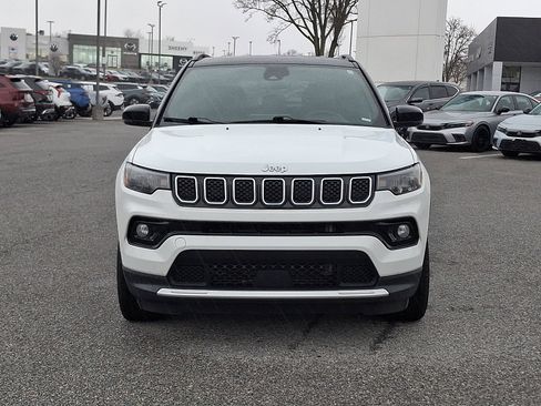 Used 2023 Jeep Compass Limited image 2