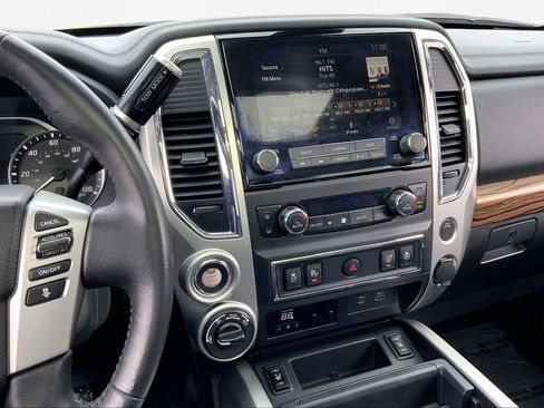 Used 2021 Nissan Titan SL w/ Moonroof Package image 9