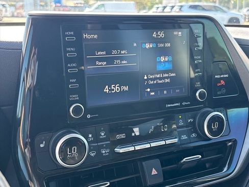 Used 2021 Toyota Highlander XLE AWD/4WD image 22