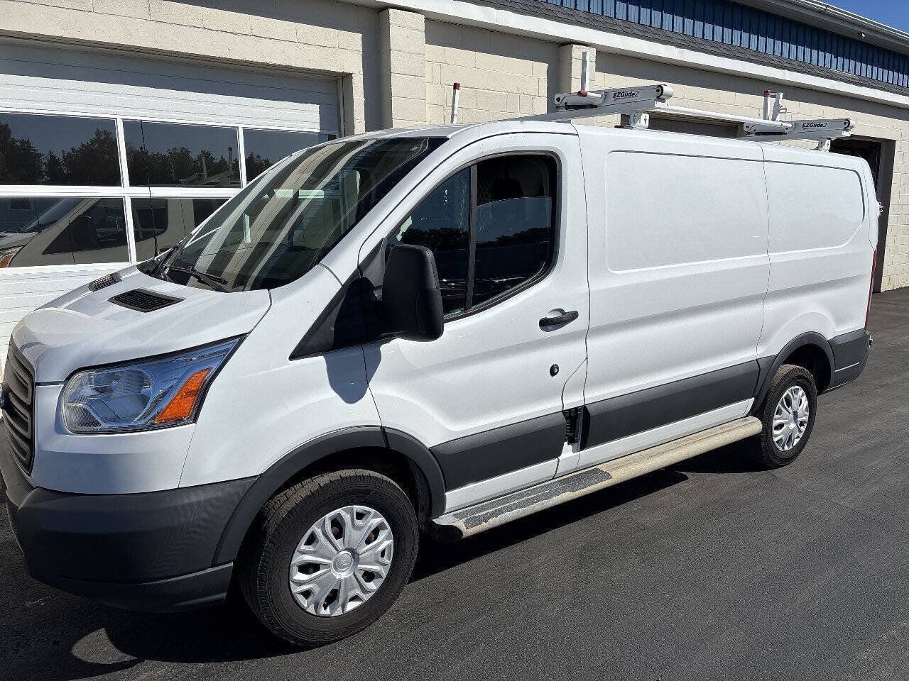 Used 2018 Ford Transit 250 130 Low Roof w/ Exterior Upgrade Package RWD image 1