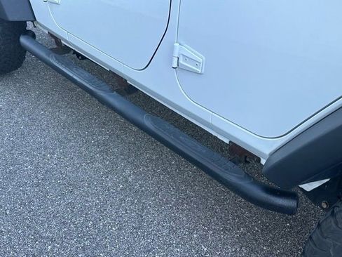 Used 2017 Jeep Wrangler Unlimited Rubicon w/ Connectivity Group image 25