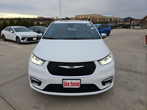 New 2026 Chrysler Pacifica Pinnacle image 9