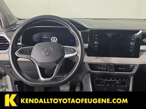 Used 2025 Volkswagen Taos SE image 9