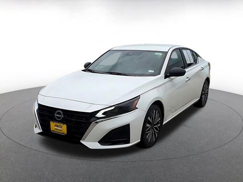 Used 2025 Nissan Altima 2.5 SV FWD image 7