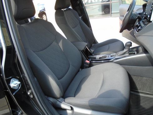 Used 2020 Toyota Corolla LE image 12