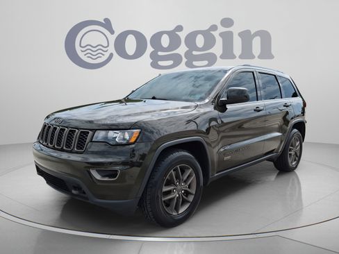 Used 2017 Jeep Grand Cherokee Laredo 75th Anniversary RWD image 2