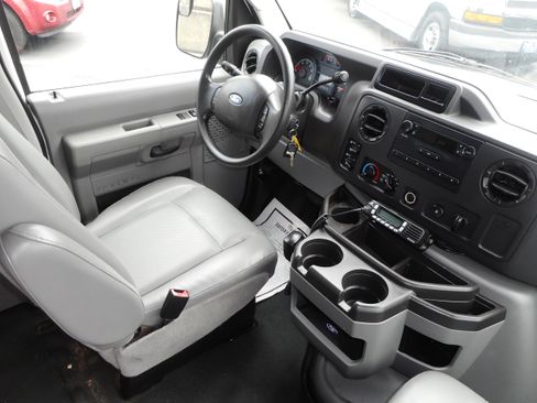 Used 2011 Ford E-150 and Econoline 150 Wagon w/ PWR Windows & Locks Group RWD image 19