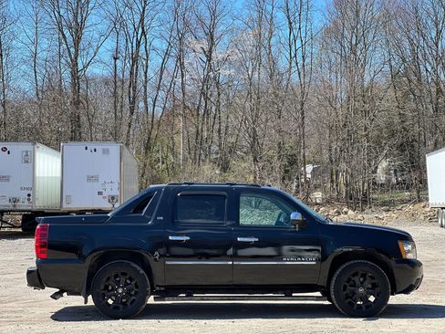 Used 2012 Chevrolet Avalanche LTZ AWD/4WD image 7
