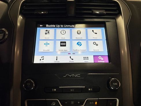 Used 2019 Ford Fusion SE FWD image 33
