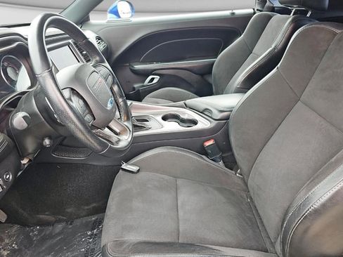 Used 2021 Dodge Challenger GT w/ Plus Package image 9