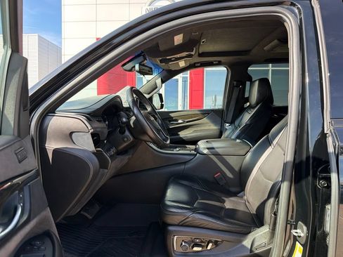 Used 2019 Cadillac Escalade ESV Platinum w/ Escalade Sport Edition AWD/4WD image 12