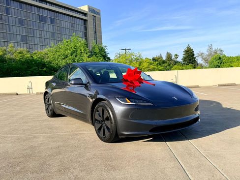 Used 2024 Tesla Model 3 Standard Range RWD image 1