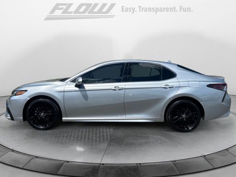 Used 2022 Toyota Camry XSE FWD image 5
