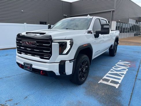 Used 2025 GMC Sierra 2500 AT4 AWD/4WD image 1