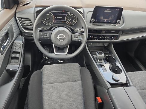 Used 2023 Nissan Rogue SV AWD/4WD image 11