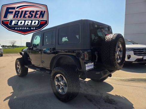 Used 2018 Jeep Wrangler Unlimited Sahara w/ Connectivity Group AWD/4WD image 5