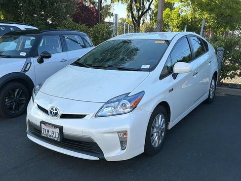 Used 2015 Toyota Prius Prime Plug-In Hybrid FWD image 2