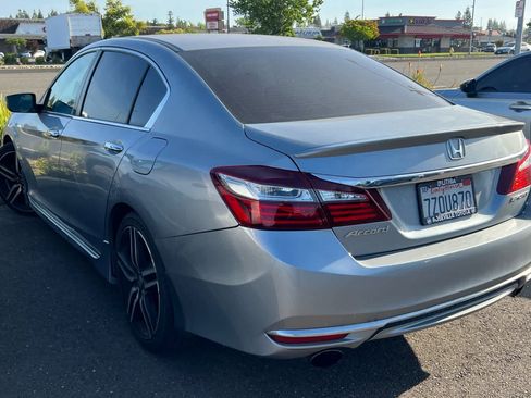 Used 2017 Honda Accord Sport image 6