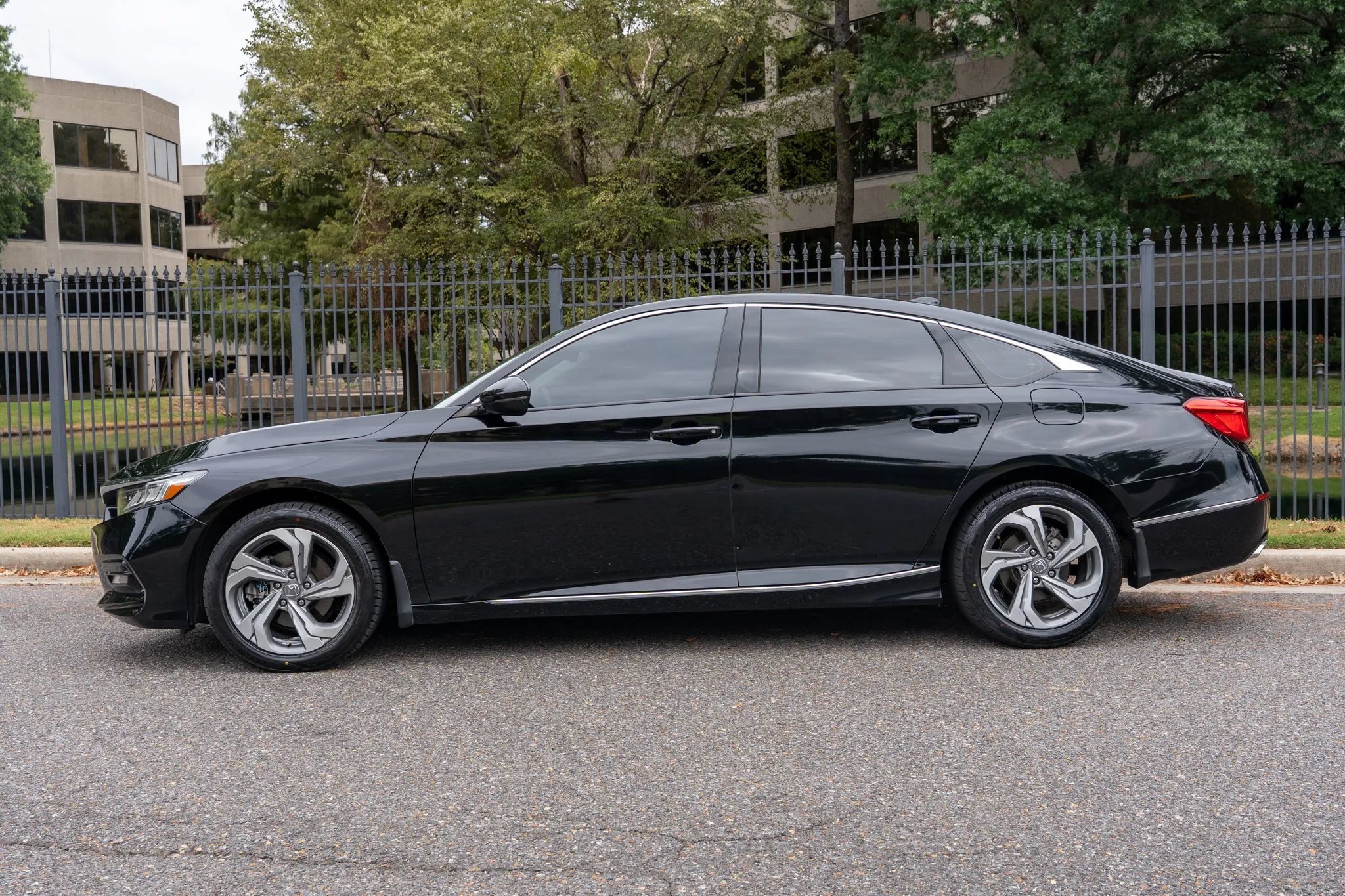 Used 2019 Honda Accord EX-L image 9