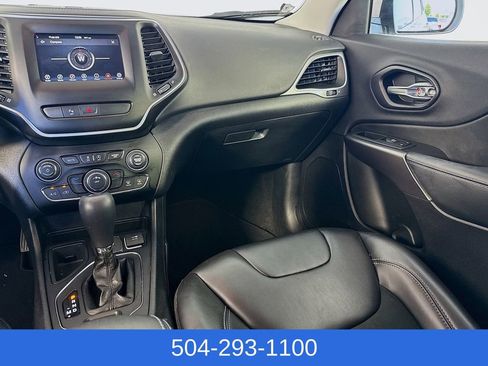Used 2020 Jeep Cherokee Latitude Plus FWD image 24