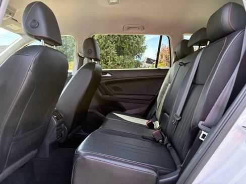 Used 2024 Volkswagen Tiguan SE AWD/4WD image 13