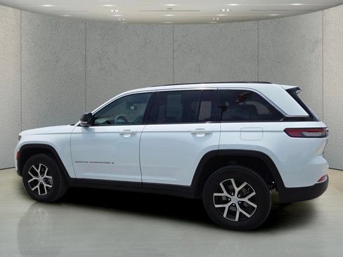 Used 2024 Jeep Grand Cherokee Limited AWD/4WD image 8