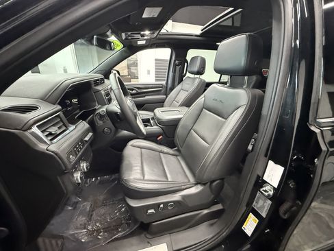 Used 2024 GMC Yukon XL Denali image 16