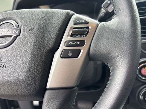 Used 2023 Nissan Titan SV w/ SV Convenience Package image 18