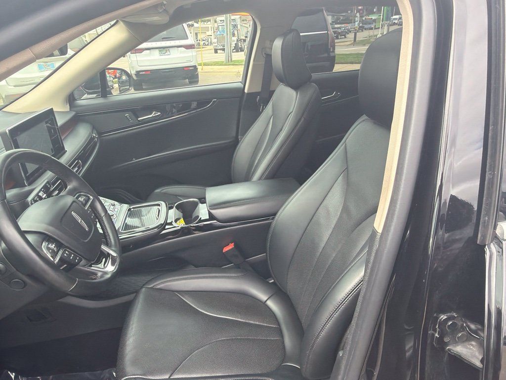 Used 2023 Lincoln Nautilus Reserve AWD/4WD image 10