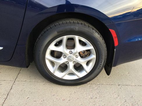 Used 2020 Chrysler Pacifica Limited w/ Advanced Safetytec Group image 6