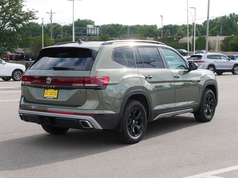 New 2026 Volkswagen Atlas Peak Edition image 2
