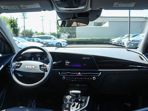 Used 2025 Kia Niro EX FWD image 16