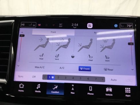 Used 2023 Chrysler Pacifica Limited image 28