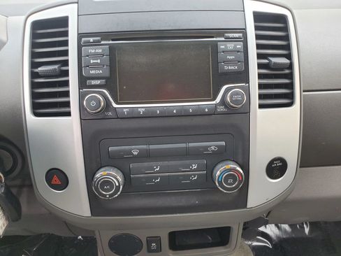 Used 2015 Nissan Frontier SV RWD image 3
