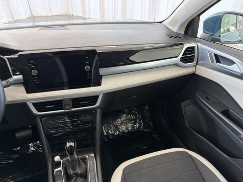 New 2026 Volkswagen Taos SE FWD image 29