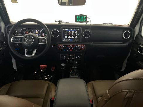Used 2023 Jeep Wrangler Unlimited Sahara w/ Cold Weather Group AWD/4WD image 31