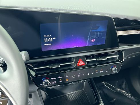 New 2025 Kia Niro SX image 24