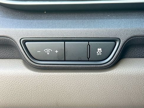 Used 2025 Kia Carnival EX FWD image 34