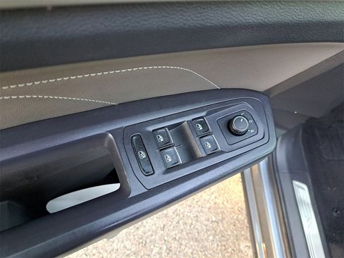 Certified 2021 Volkswagen Atlas SE image 15