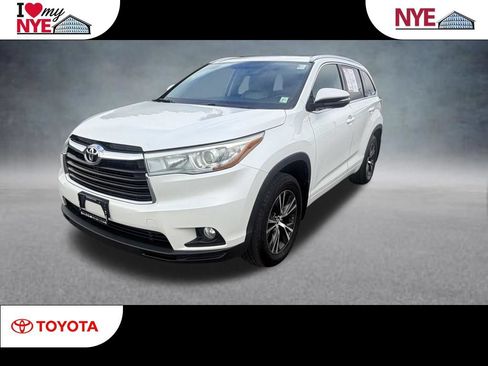 Used 2016 Toyota Highlander XLE AWD/4WD image 1