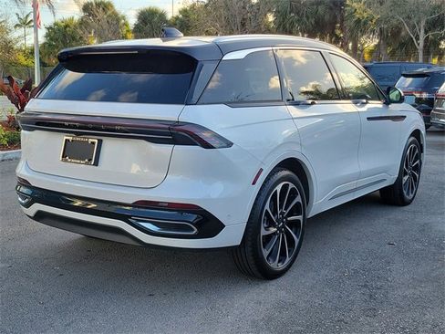 Certified 2024 Lincoln Nautilus Black Label image 5